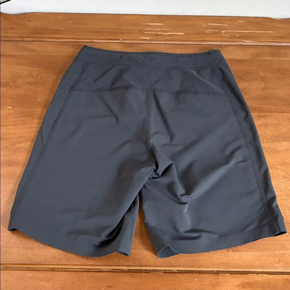 The North Face Men's Dark Gray Athletic Drawstring Shorts Size 30
